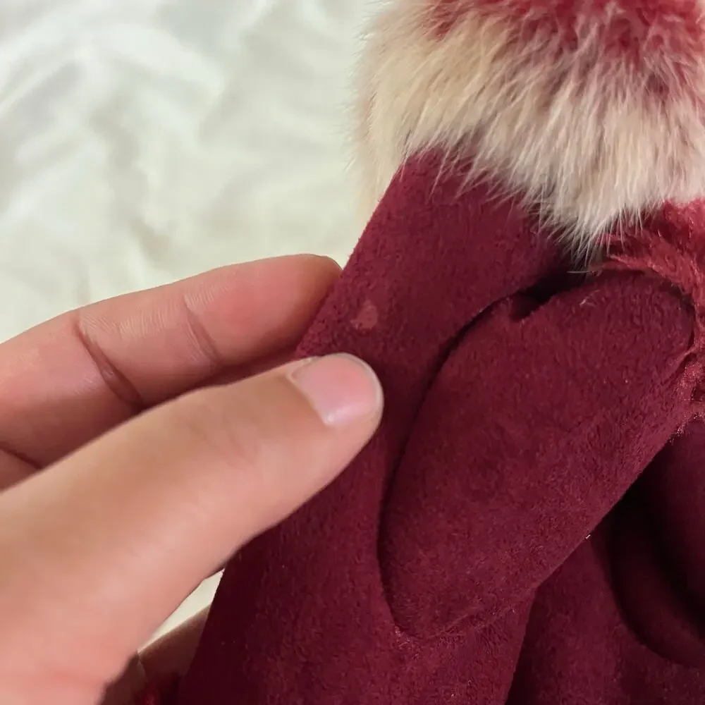 Unbranded gloves are